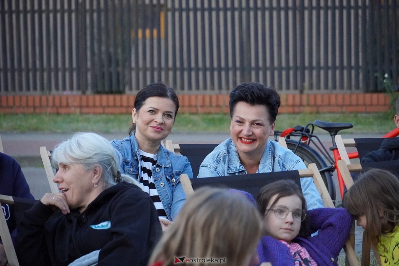 Letnie Kino Plenerowe w Olszewie-Borkach „Emma i czarny jaguar” [4.07.2025] - zdjęcie #4 - eOstroleka.pl