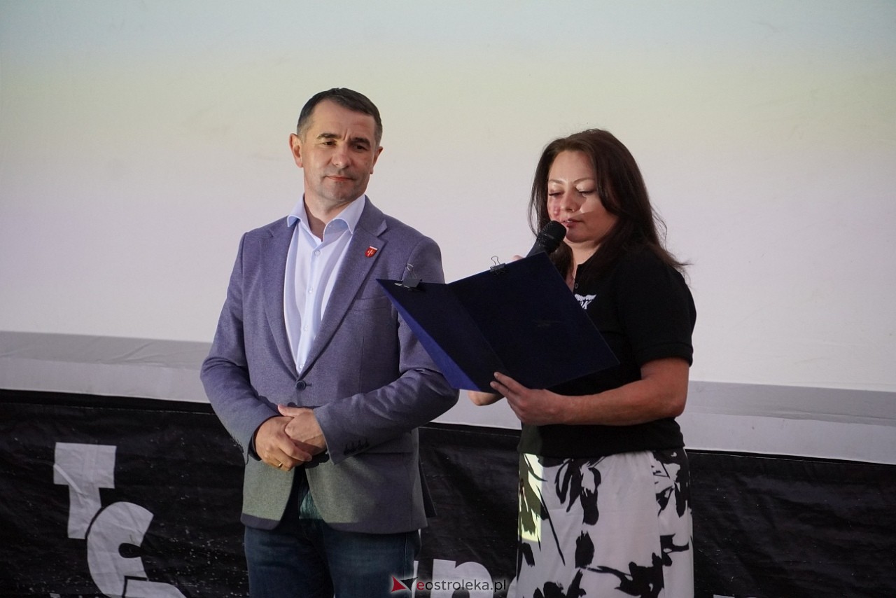 Letnie Kino Plenerowe w Olszewie-Borkach „Emma i czarny jaguar” [4.07.2025] - zdjęcie #1 - eOstroleka.pl