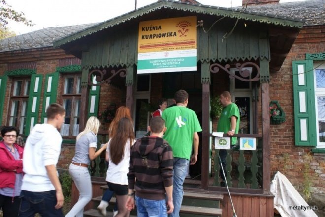 Ostrołęcki klub miłośników fiata 126p  - Terytorium 126p odwiedził Pułtusk - fot. Terytorium 126p (10.X.2011) - zdjęcie #5 - eOstroleka.pl
