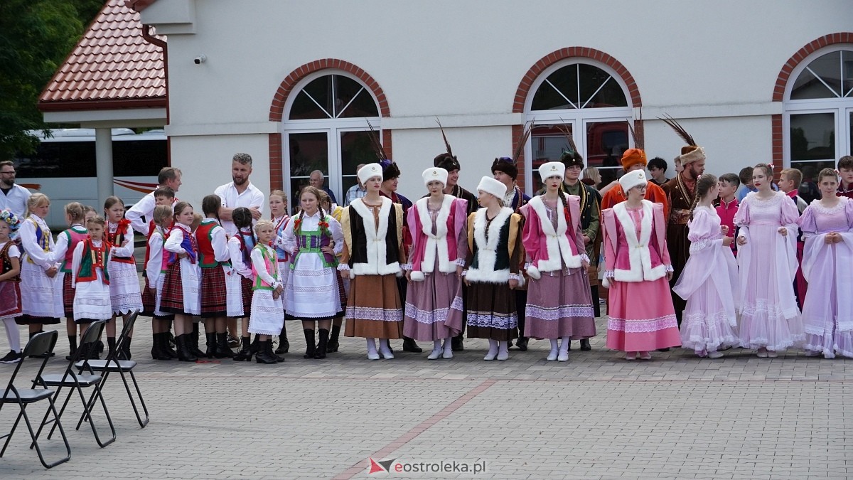 Zatańczmy historię w Czerwinie [05.07.2025] - zdjęcie #45 - eOstroleka.pl