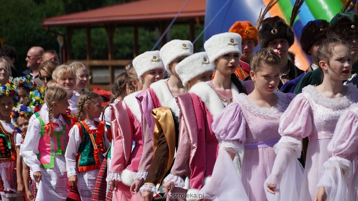 Zatańczmy historię w Czerwinie [05.07.2025] - zdjęcie #9 - eOstroleka.pl