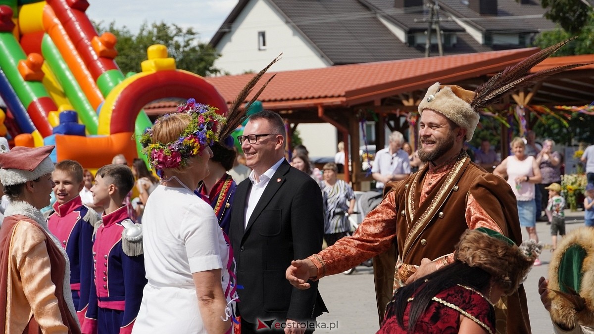 Zatańczmy historię w Czerwinie [05.07.2025] - zdjęcie #7 - eOstroleka.pl