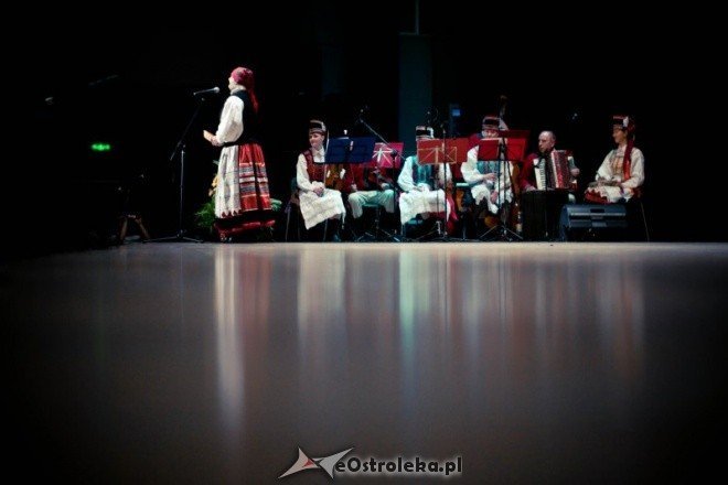 Koncert jublieuszowy z okazji 45 lecia Zespołu Pieśni i Tańca Kurpie (8.X.2011) - zdjęcie #21 - eOstroleka.pl