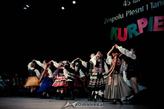 Koncert jublieuszowy z okazji 45 lecia Zespołu Pieśni i Tańca Kurpie (8.X.2011) - zdjęcie #22 - eOstroleka.pl
