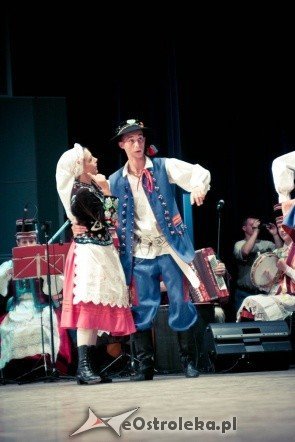 Koncert jublieuszowy z okazji 45 lecia Zespołu Pieśni i Tańca Kurpie (8.X.2011) - zdjęcie #10 - eOstroleka.pl