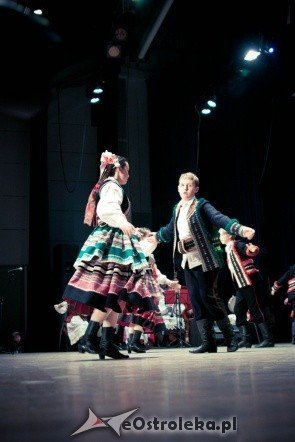 Koncert jublieuszowy z okazji 45 lecia Zespołu Pieśni i Tańca Kurpie (8.X.2011) - zdjęcie #9 - eOstroleka.pl