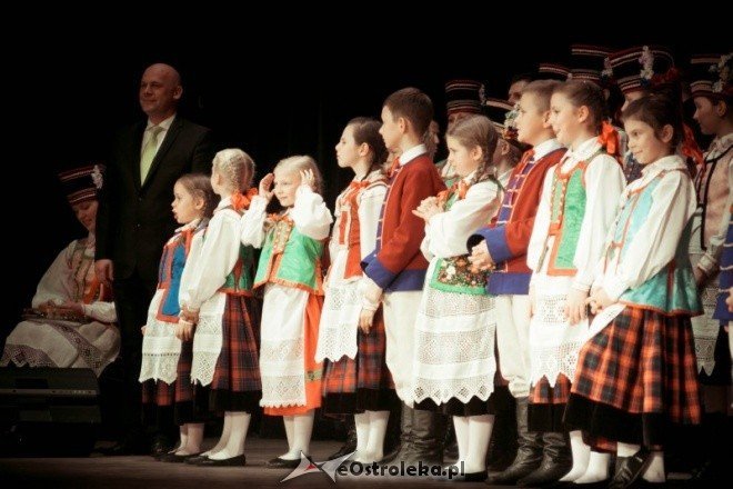 Koncert jublieuszowy z okazji 45 lecia Zespołu Pieśni i Tańca Kurpie (8.X.2011) - zdjęcie #15 - eOstroleka.pl