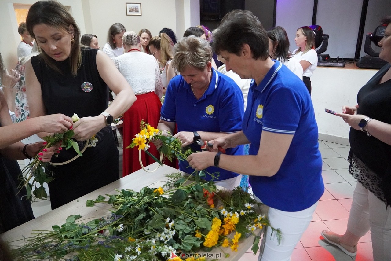 Plecenie wianków na powitanie lata w Milewie Wielkim [5.06.2025] - zdjęcie #52 - eOstroleka.pl