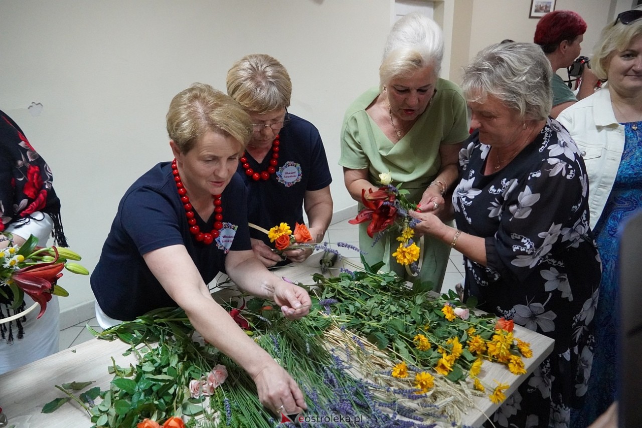 Plecenie wianków na powitanie lata w Milewie Wielkim [5.06.2025] - zdjęcie #49 - eOstroleka.pl