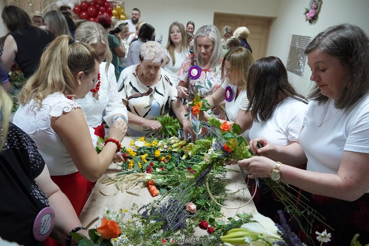 Plecenie wianków na powitanie lata w Milewie Wielkim [5.06.2025] - zdjęcie #46 - eOstroleka.pl