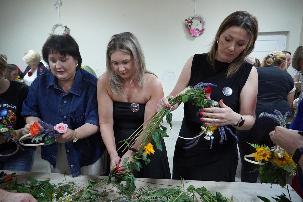 Plecenie wianków na powitanie lata w Milewie Wielkim [5.06.2025] - zdjęcie #41 - eOstroleka.pl