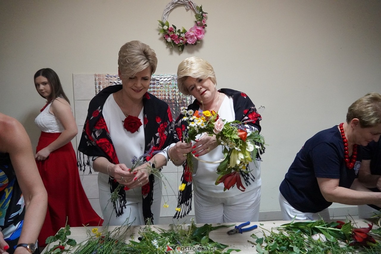 Plecenie wianków na powitanie lata w Milewie Wielkim [5.06.2025] - zdjęcie #40 - eOstroleka.pl