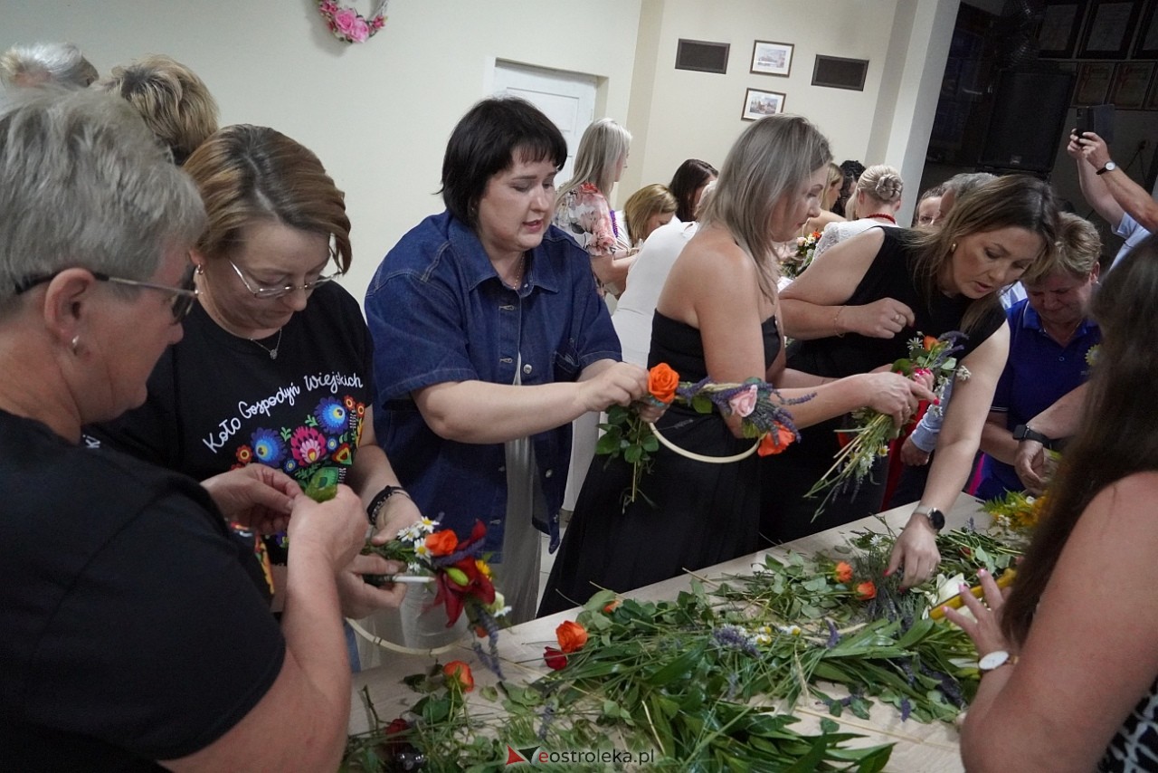 Plecenie wianków na powitanie lata w Milewie Wielkim [5.06.2025] - zdjęcie #38 - eOstroleka.pl