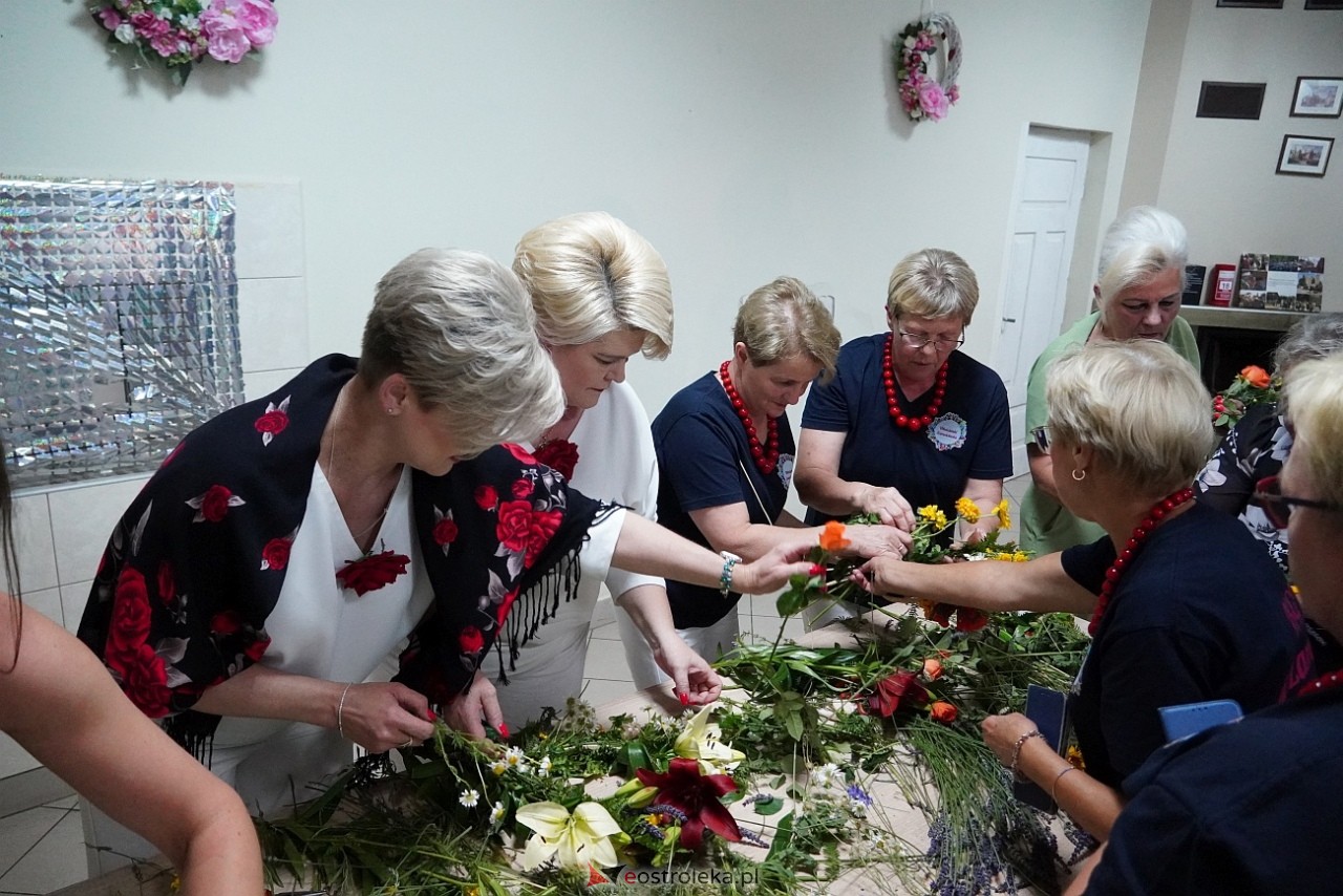 Plecenie wianków na powitanie lata w Milewie Wielkim [5.06.2025] - zdjęcie #33 - eOstroleka.pl