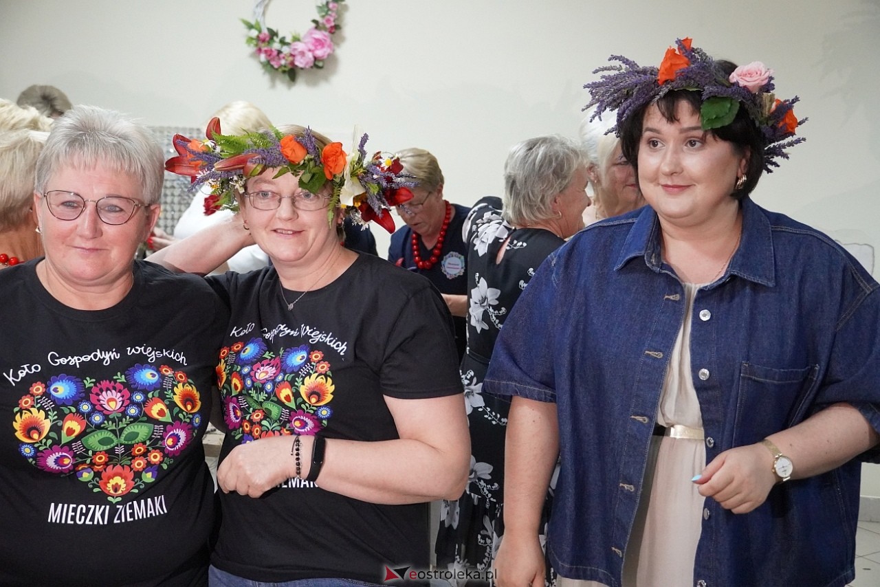 Plecenie wianków na powitanie lata w Milewie Wielkim [5.06.2025] - zdjęcie #27 - eOstroleka.pl