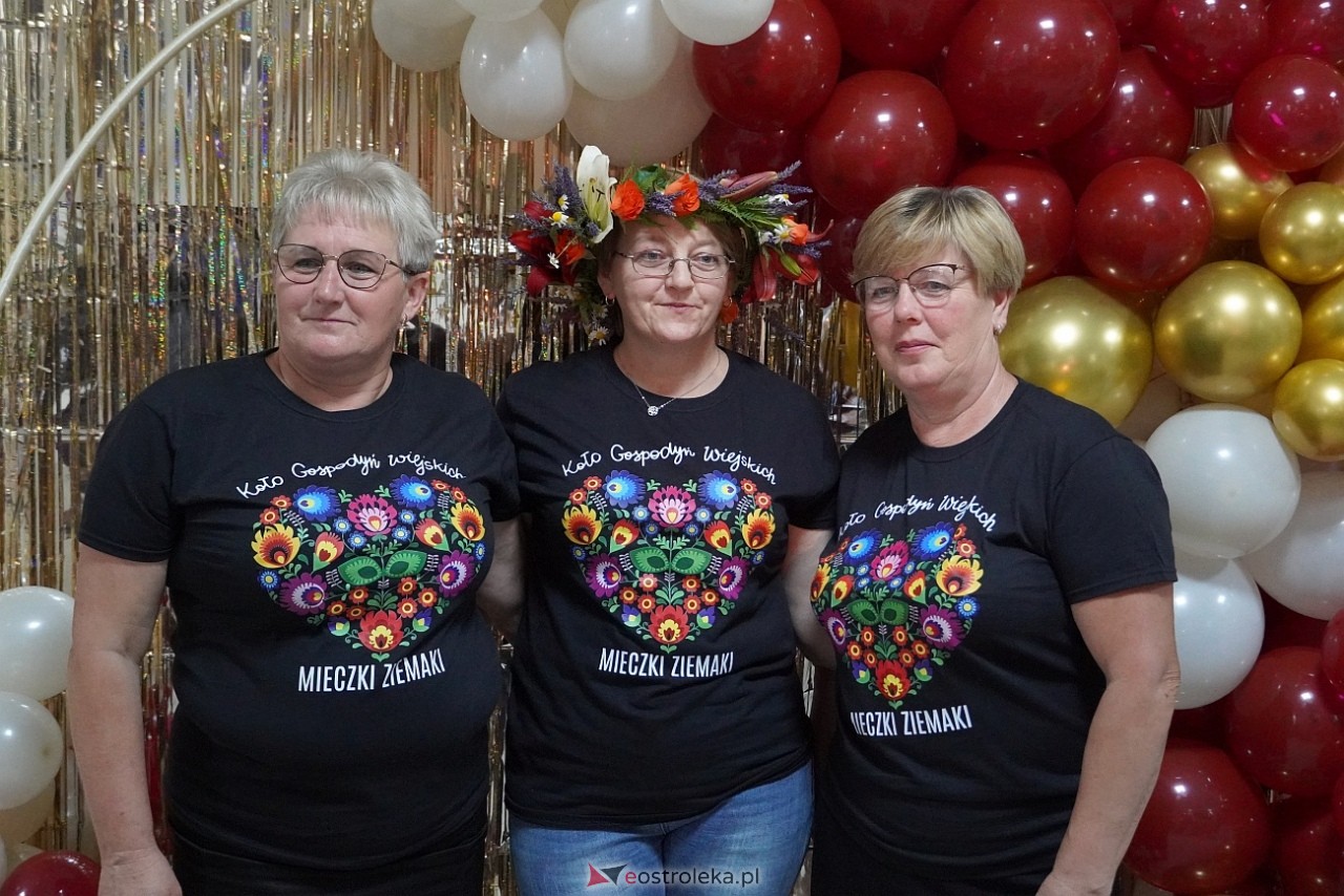 Plecenie wianków na powitanie lata w Milewie Wielkim [5.06.2025] - zdjęcie #17 - eOstroleka.pl