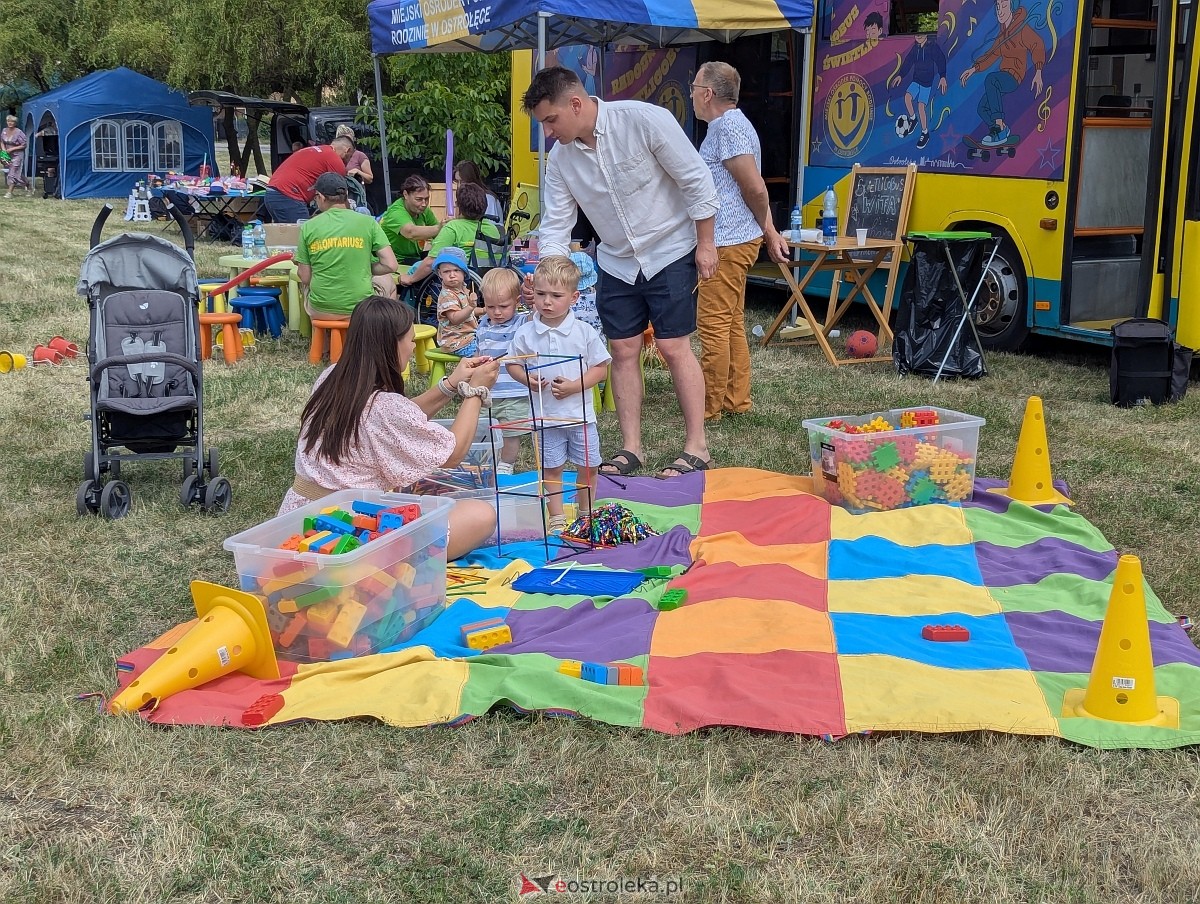 Spotkania sąsiedzkie na osiedlu Pomian [06.07.2025] - zdjęcie #12 - eOstroleka.pl
