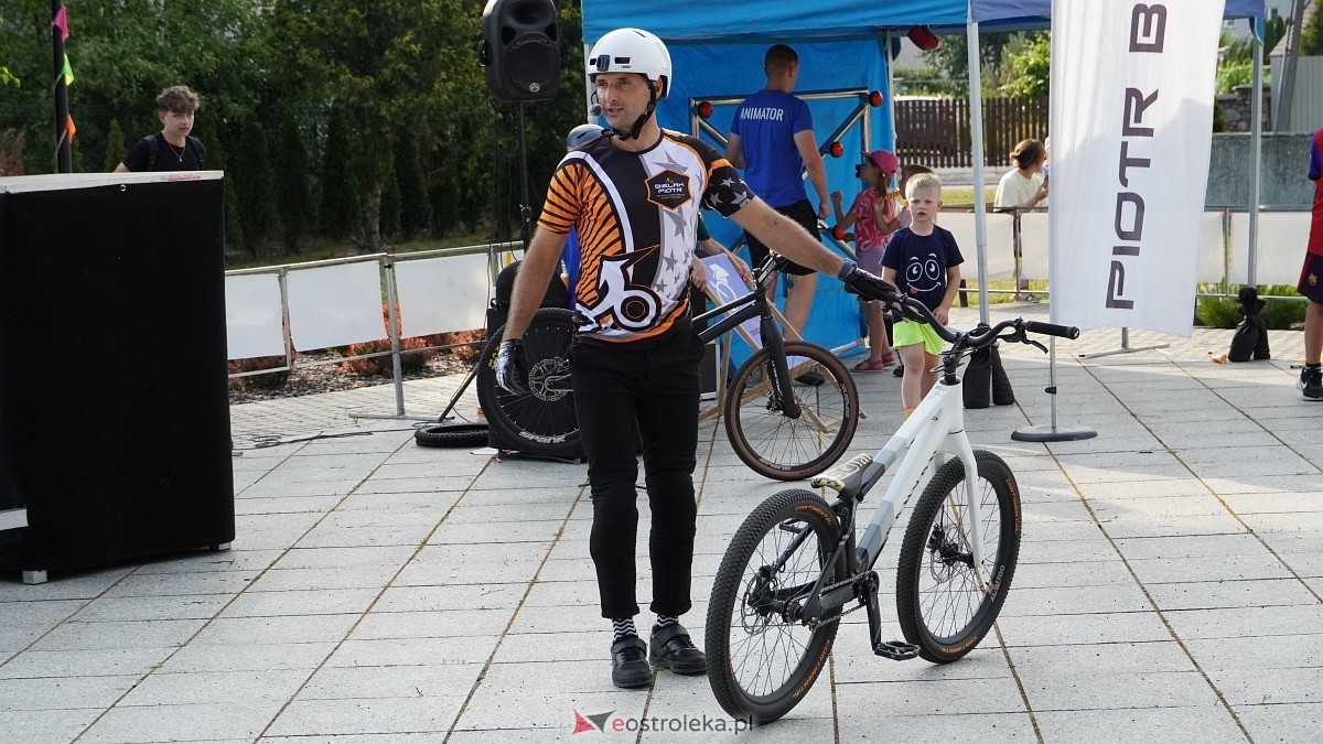 Pokaz akrobacji rowerowych w Troszynie [06.07.2025] - zdjęcie #72 - eOstroleka.pl