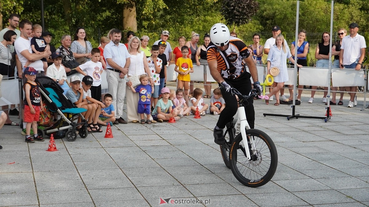 Pokaz akrobacji rowerowych w Troszynie [06.07.2025] - zdjęcie #50 - eOstroleka.pl