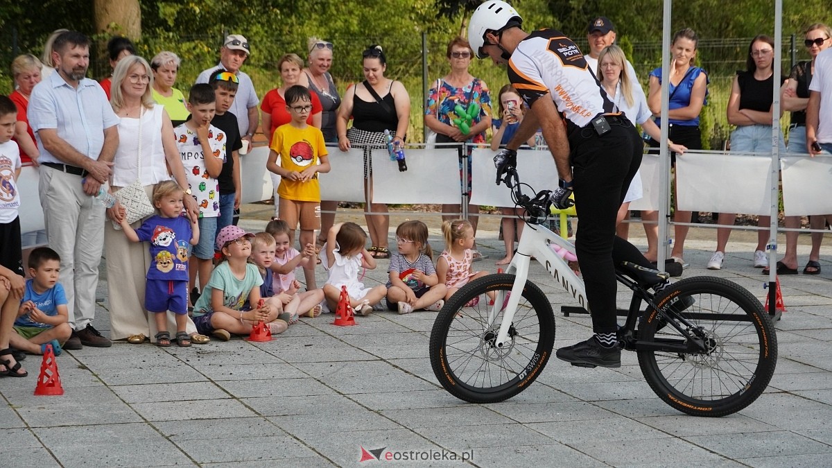 Pokaz akrobacji rowerowych w Troszynie [06.07.2025] - zdjęcie #49 - eOstroleka.pl
