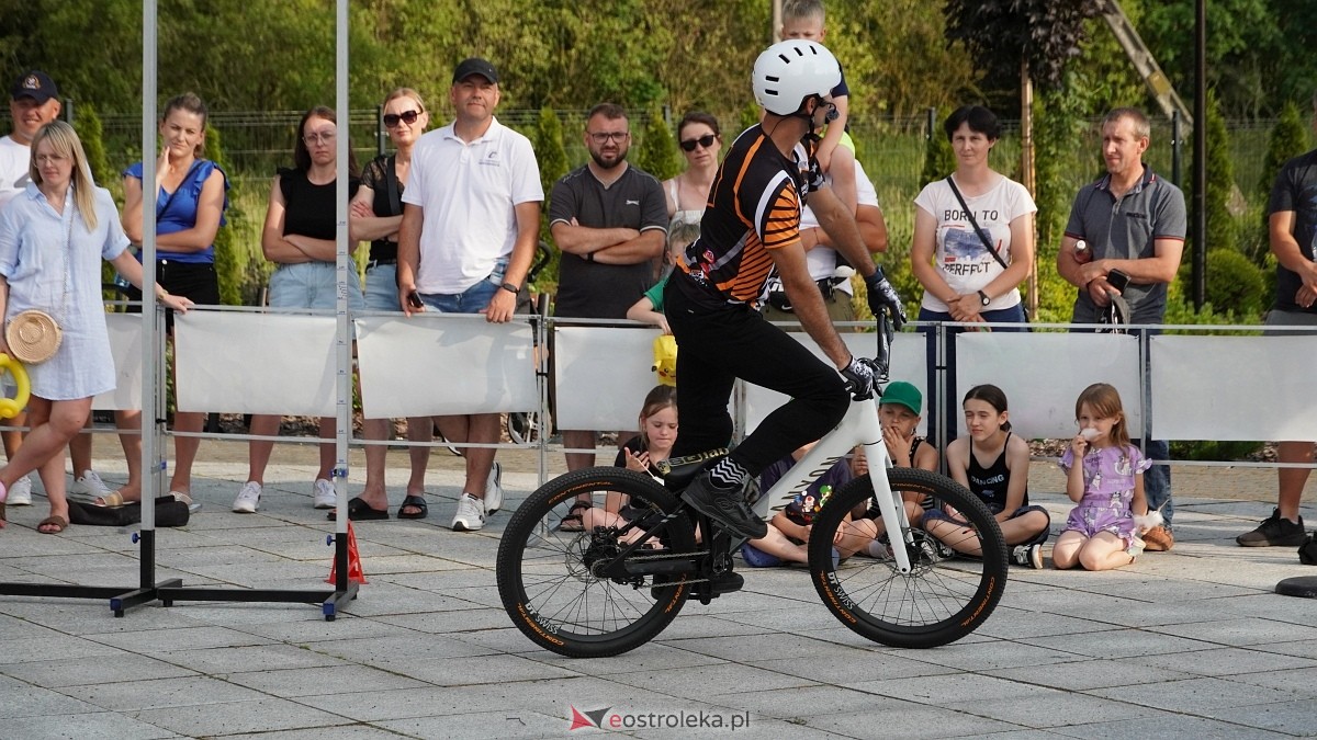 Pokaz akrobacji rowerowych w Troszynie [06.07.2025] - zdjęcie #48 - eOstroleka.pl