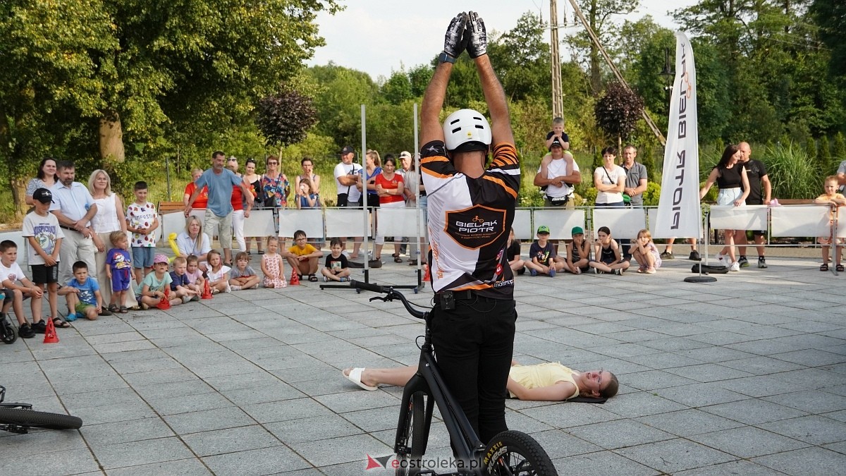 Pokaz akrobacji rowerowych w Troszynie [06.07.2025] - zdjęcie #38 - eOstroleka.pl