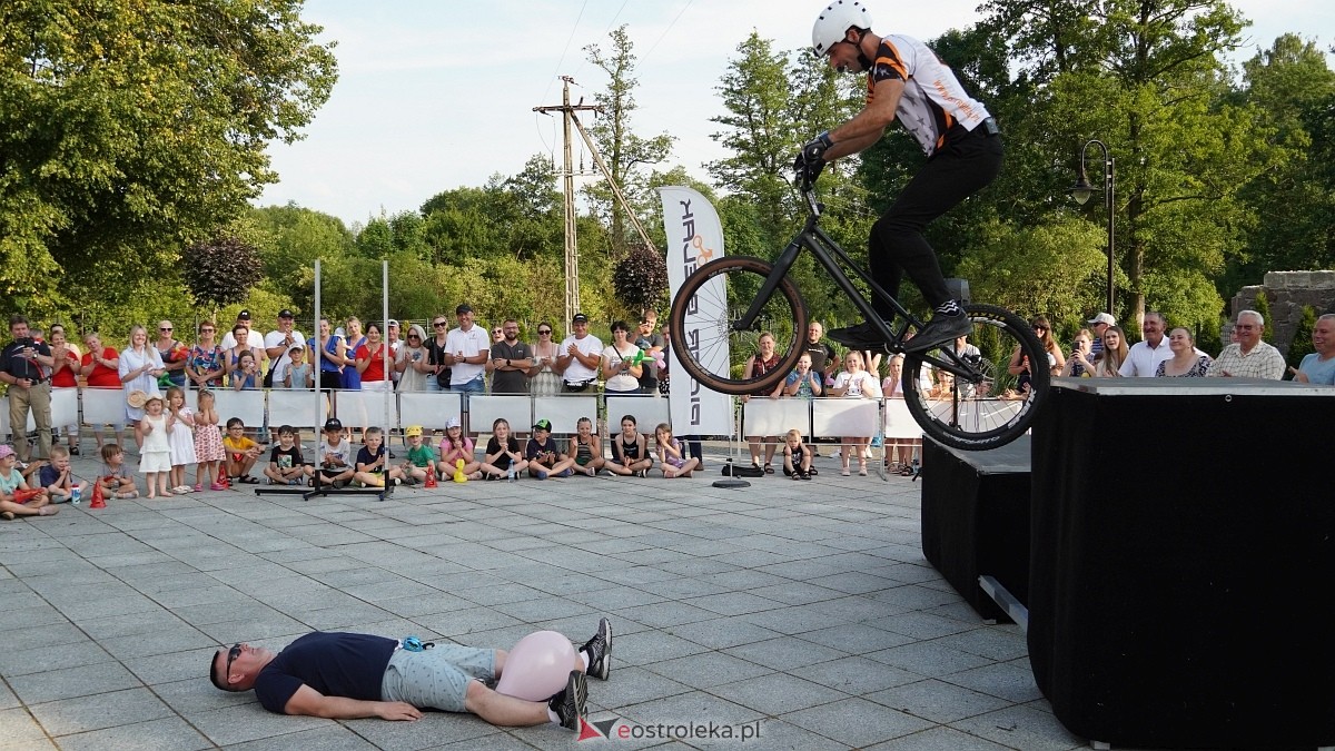 Pokaz akrobacji rowerowych w Troszynie [06.07.2025] - zdjęcie #22 - eOstroleka.pl