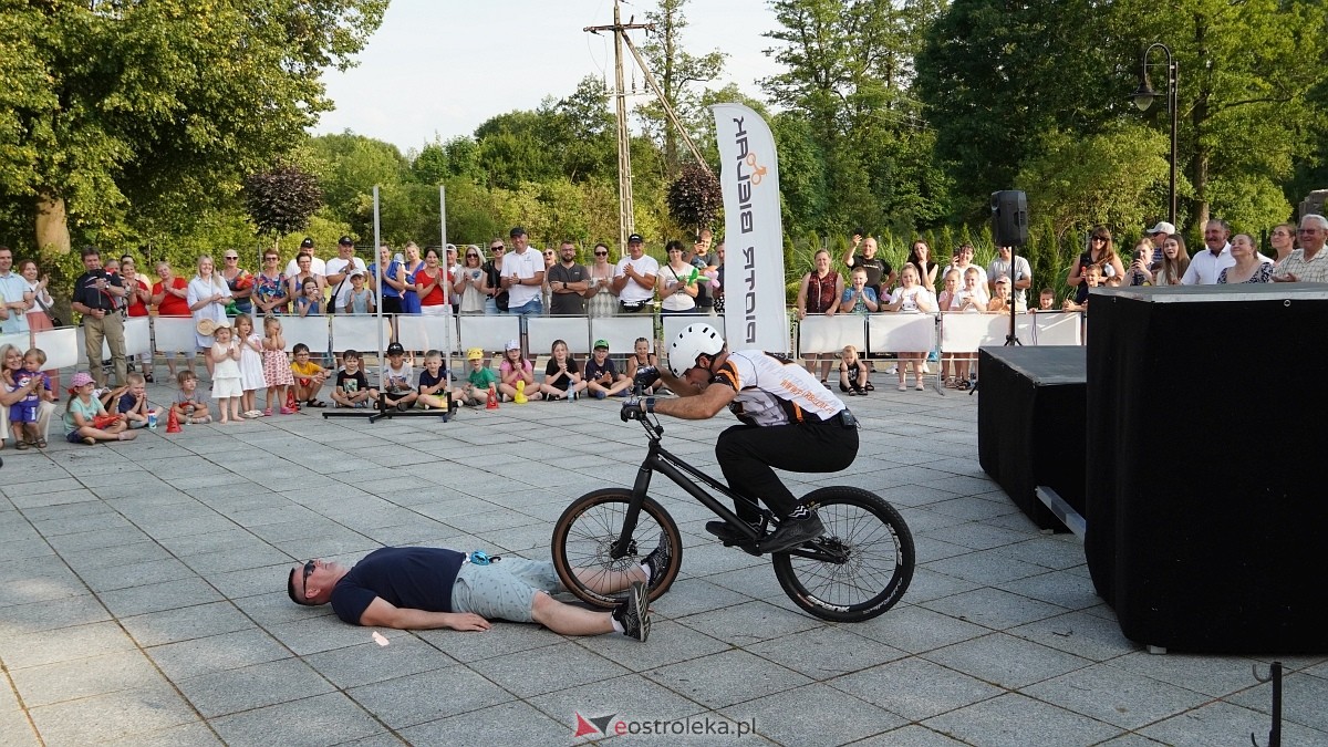 Pokaz akrobacji rowerowych w Troszynie [06.07.2025] - zdjęcie #21 - eOstroleka.pl