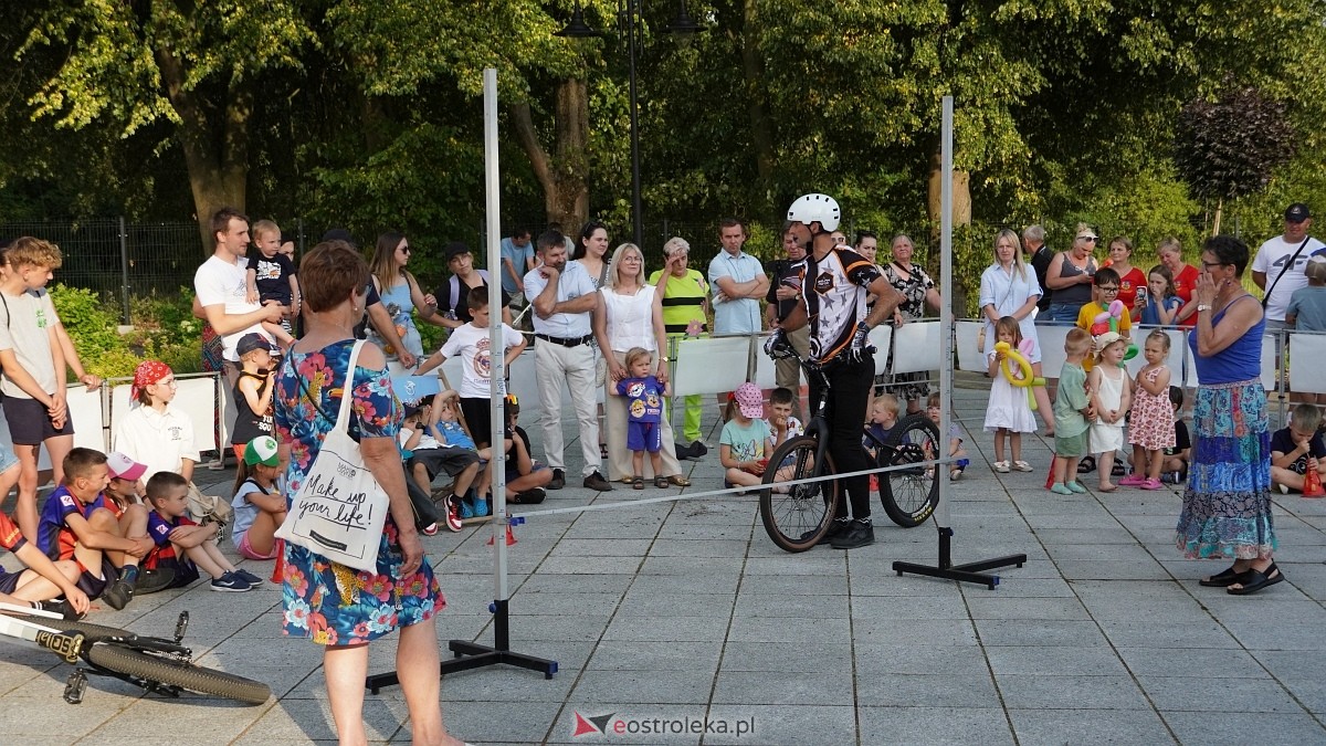 Pokaz akrobacji rowerowych w Troszynie [06.07.2025] - zdjęcie #18 - eOstroleka.pl