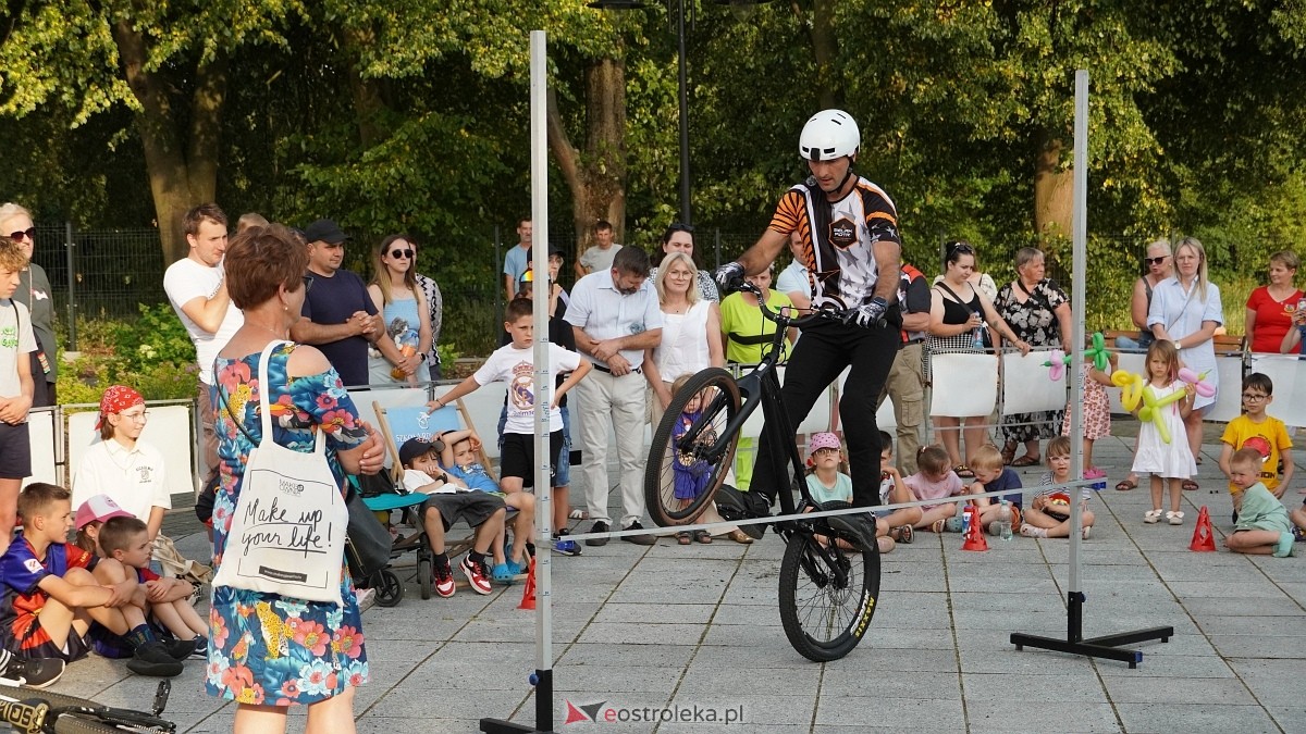 Pokaz akrobacji rowerowych w Troszynie [06.07.2025] - zdjęcie #16 - eOstroleka.pl