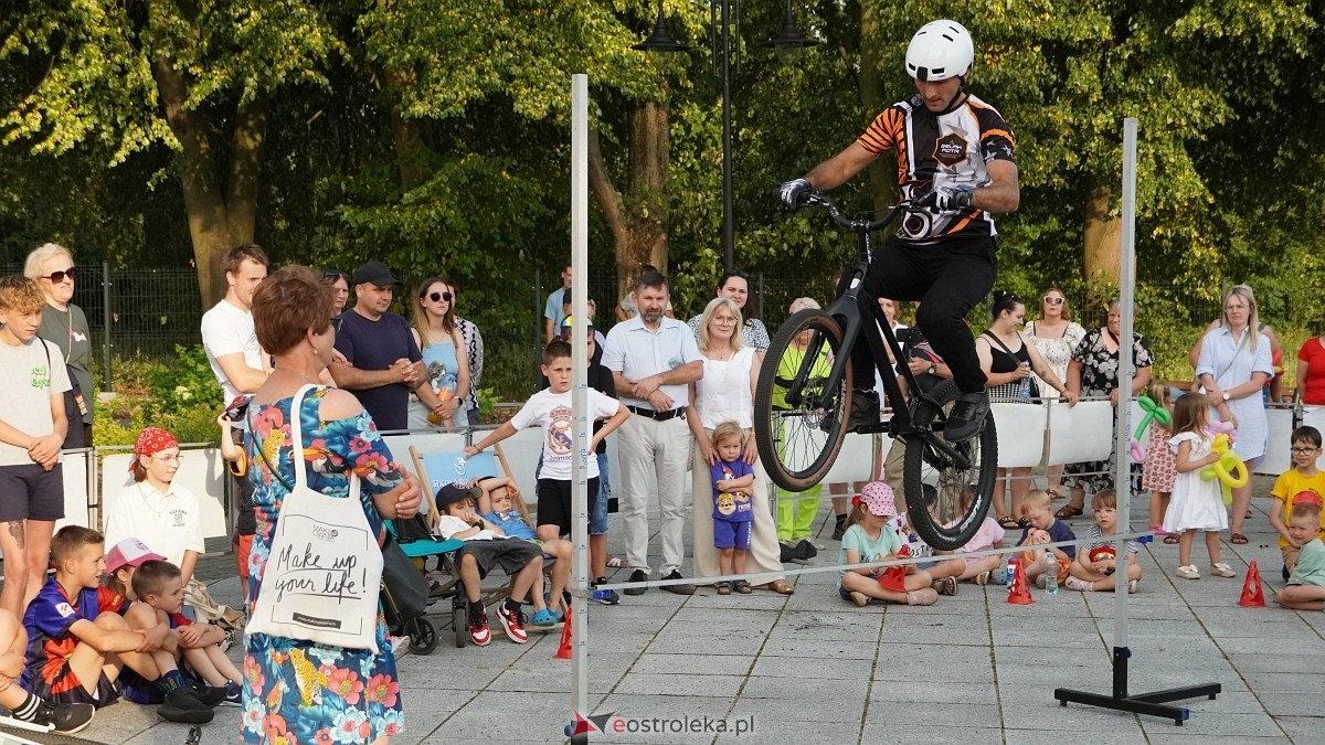 Pokaz akrobacji rowerowych w Troszynie [06.07.2025] - zdjęcie #15 - eOstroleka.pl