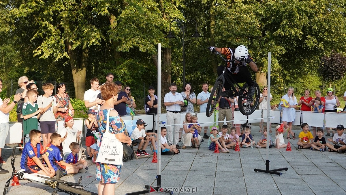 Pokaz akrobacji rowerowych w Troszynie [06.07.2025] - zdjęcie #9 - eOstroleka.pl