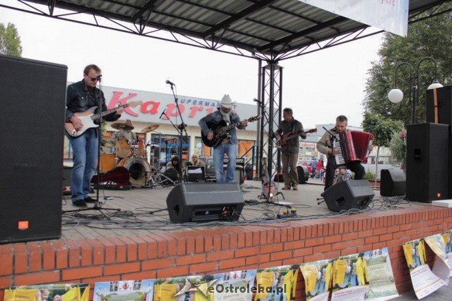 Hospicjum to też życie - koncert na rzecz ostrołęckiego hospicjom (8.X.2011) - zdjęcie #37 - eOstroleka.pl