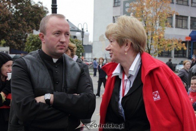 Hospicjum to też życie - koncert na rzecz ostrołęckiego hospicjom (8.X.2011) - zdjęcie #23 - eOstroleka.pl