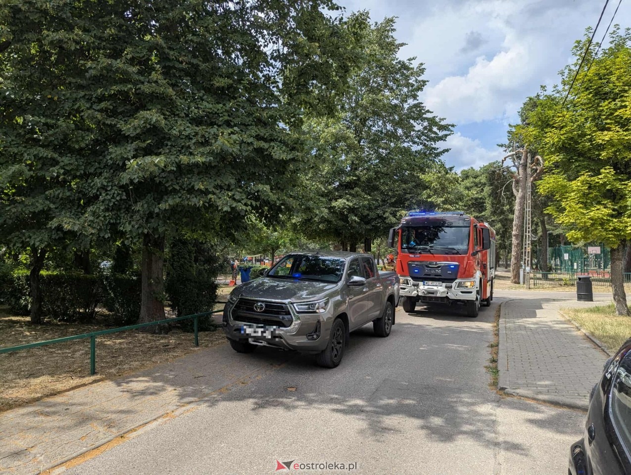 Interwencja strażaków i policjantów przy ul. Celulozowej [08.07.2025] - zdjęcie #10 - eOstroleka.pl