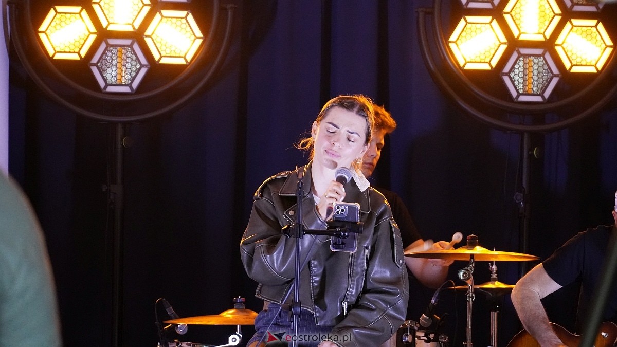 Letnie Granie w Olszewie Borkach: koncert Julity Kaczyńskiej [9.07.2025] - zdjęcie #28 - eOstroleka.pl