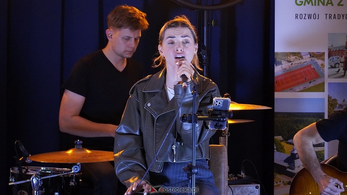 Letnie Granie w Olszewie Borkach: koncert Julity Kaczyńskiej [9.07.2025] - zdjęcie #13 - eOstroleka.pl