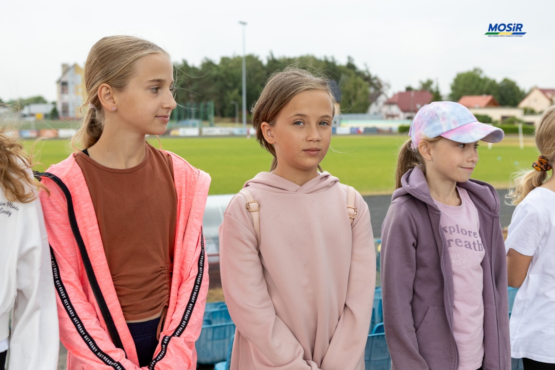 Sportowe wakacje w mieście - zajęcia lekkiej atletyki, fot. MOSIR Ostrołęka - zdjęcie #13 - eOstroleka.pl