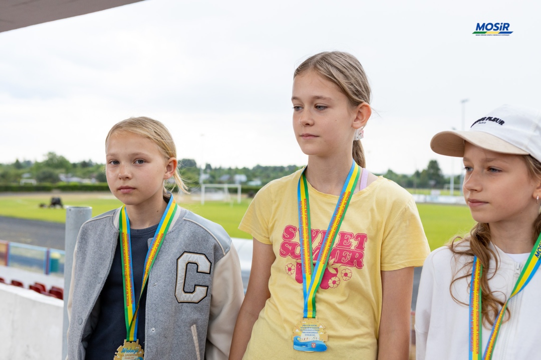 Sportowe wakacje w mieście - zajęcia lekkiej atletyki, fot. MOSIR Ostrołęka - zdjęcie #9 - eOstroleka.pl