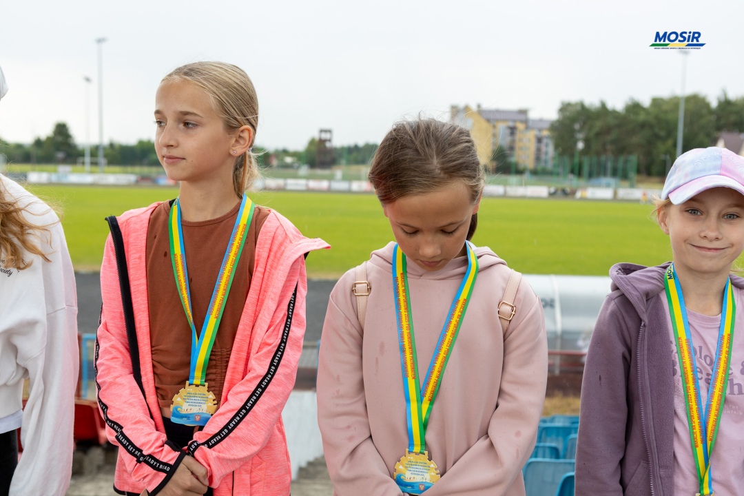 Sportowe wakacje w mieście - zajęcia lekkiej atletyki, fot. MOSIR Ostrołęka - zdjęcie #8 - eOstroleka.pl