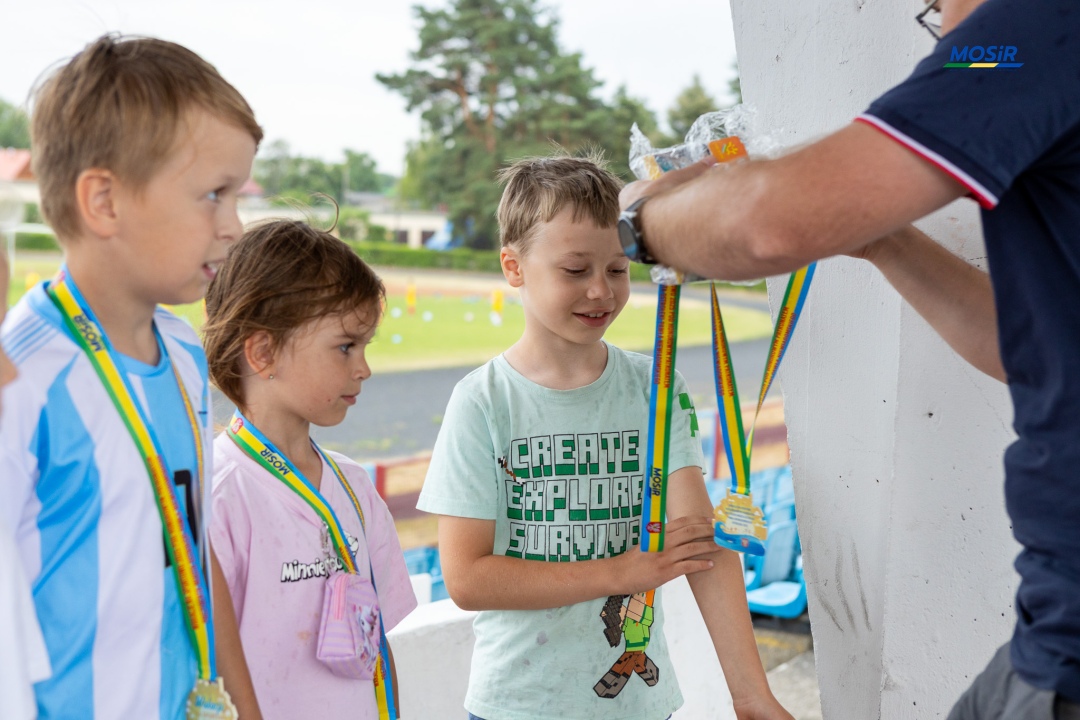 Sportowe wakacje w mieście - zajęcia lekkiej atletyki, fot. MOSIR Ostrołęka - zdjęcie #3 - eOstroleka.pl