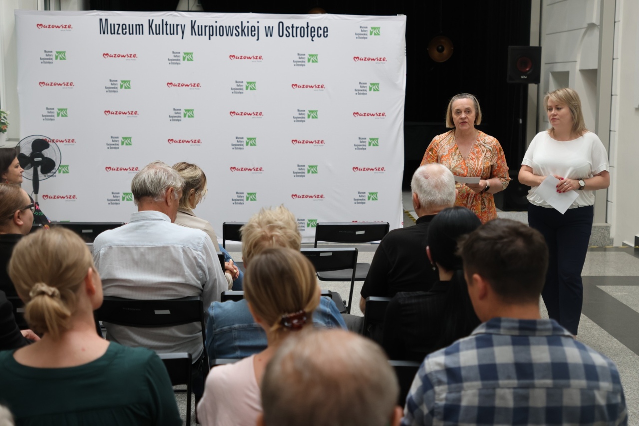 Wernisaż malarstwa Lidii Kulawik w Ostrołęce [09.07.2025] - zdjęcie #21 - eOstroleka.pl