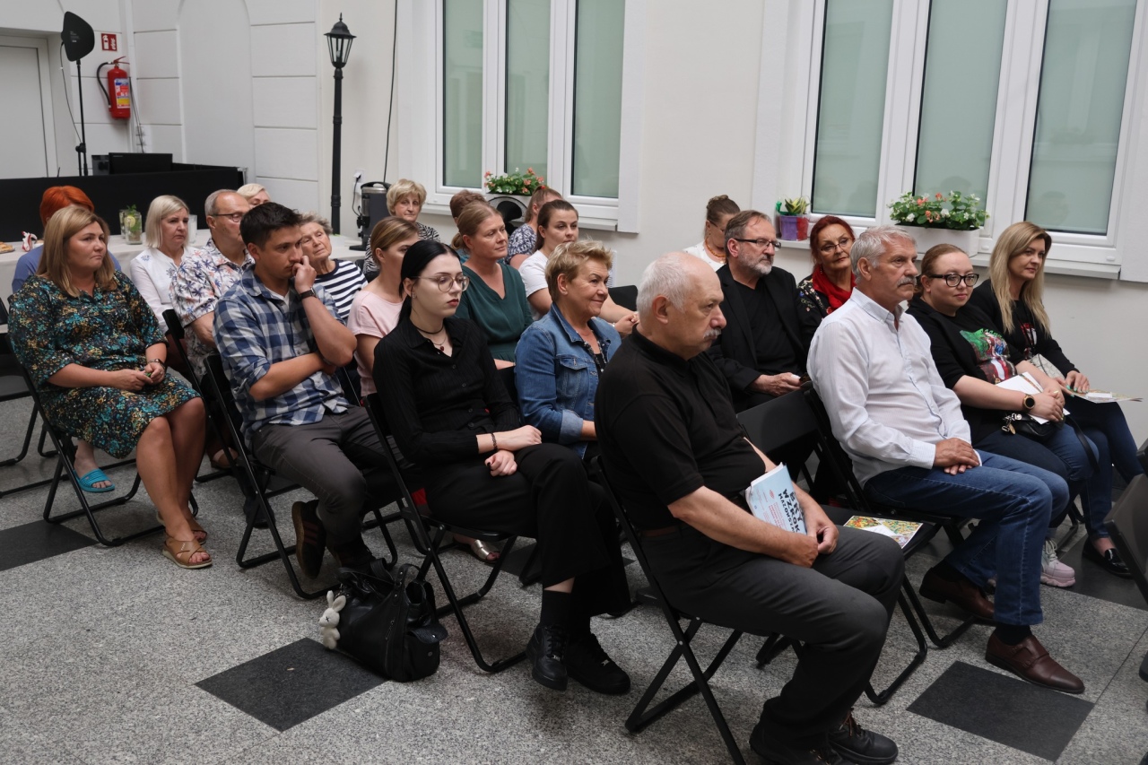 Wernisaż malarstwa Lidii Kulawik w Ostrołęce [09.07.2025] - zdjęcie #17 - eOstroleka.pl