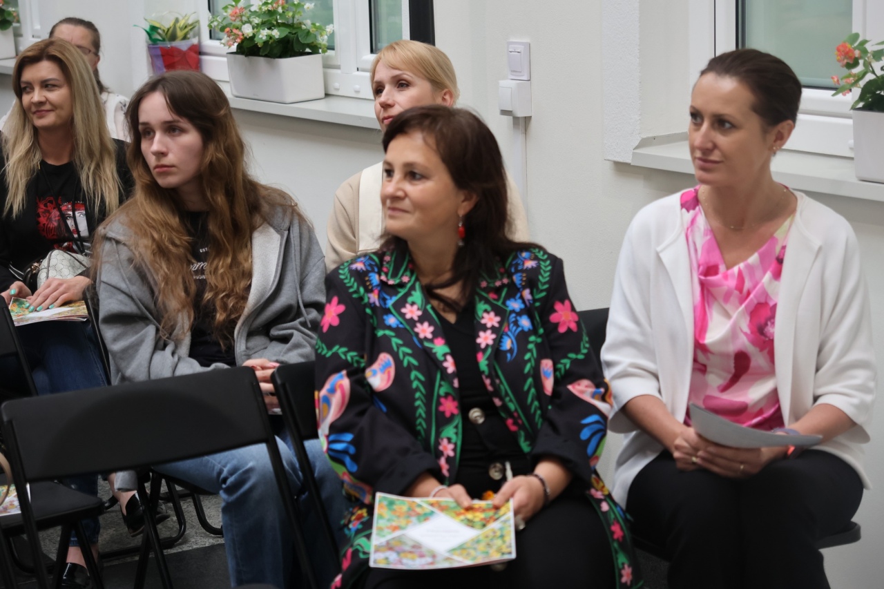 Wernisaż malarstwa Lidii Kulawik w Ostrołęce [09.07.2025] - zdjęcie #13 - eOstroleka.pl