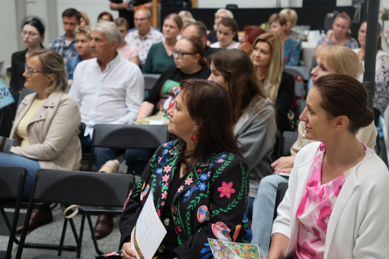 Wernisaż malarstwa Lidii Kulawik w Ostrołęce [09.07.2025] - zdjęcie #8 - eOstroleka.pl