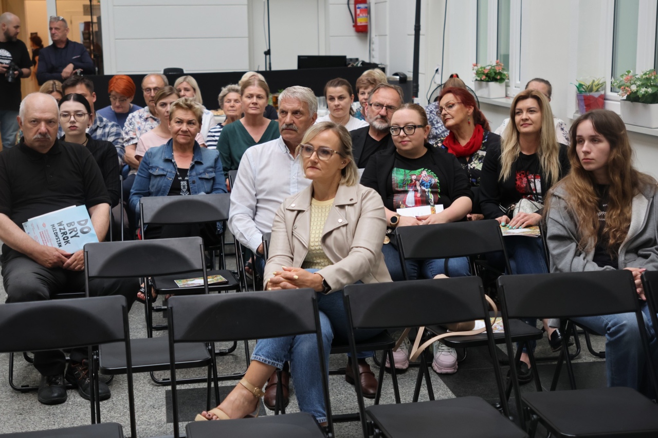 Wernisaż malarstwa Lidii Kulawik w Ostrołęce [09.07.2025] - zdjęcie #5 - eOstroleka.pl