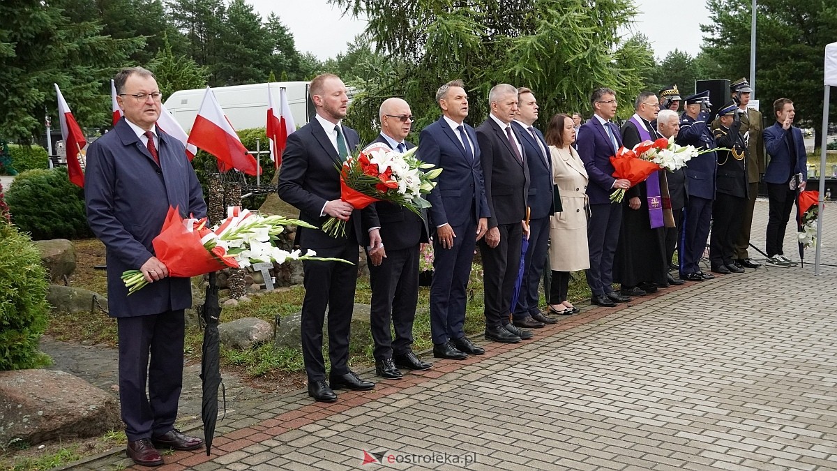 Miejskie obchody Dnia Pamięci o Polakach – Ofiarach Ludobójstwa dokonanego przez OUN i UPA [11.07.2025] - zdjęcie #69 - eOstroleka.pl
