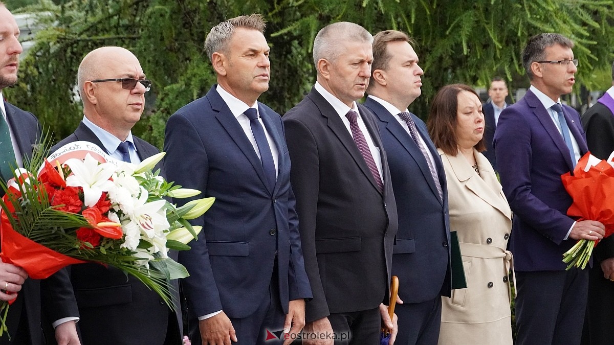 Miejskie obchody Dnia Pamięci o Polakach – Ofiarach Ludobójstwa dokonanego przez OUN i UPA [11.07.2025] - zdjęcie #62 - eOstroleka.pl