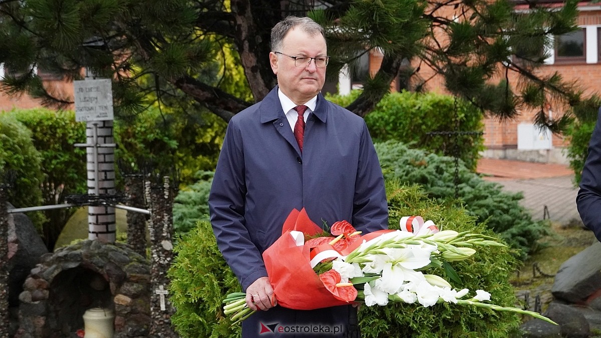 Miejskie obchody Dnia Pamięci o Polakach – Ofiarach Ludobójstwa dokonanego przez OUN i UPA [11.07.2025] - zdjęcie #40 - eOstroleka.pl
