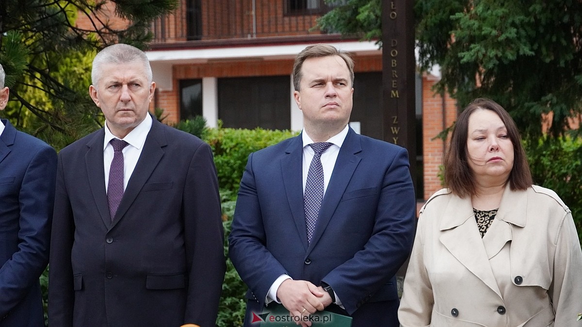 Miejskie obchody Dnia Pamięci o Polakach – Ofiarach Ludobójstwa dokonanego przez OUN i UPA [11.07.2025] - zdjęcie #30 - eOstroleka.pl